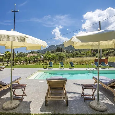 伊尔多诺迪阿泰纳公寓 切法卢