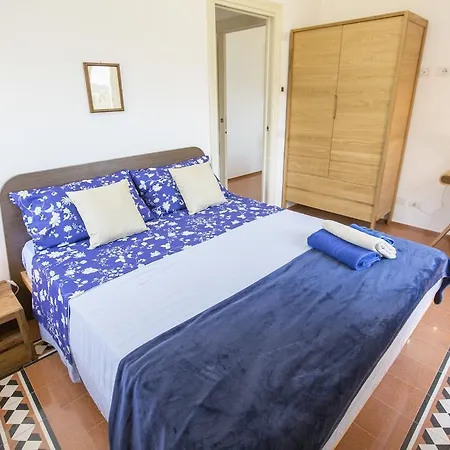 伊尔多诺迪阿泰纳公寓 *