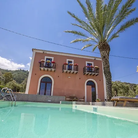 伊尔多诺迪阿泰纳公寓 公寓 *